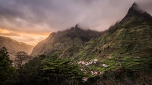 breathtaking-view-village-mountains-captured-madeira-island-768x432