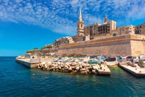 valletta-skyline-with-fortress-wall-boat-pier-st-paul-s-anglican-pro-cathedral-valletta-capital-city-malta-view-from-sea-768x512